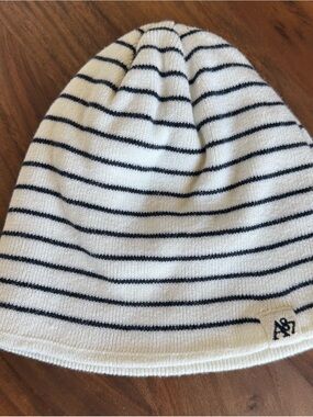 Aeropostale A87 Striped Knit Beanie - White with Navy Stripes